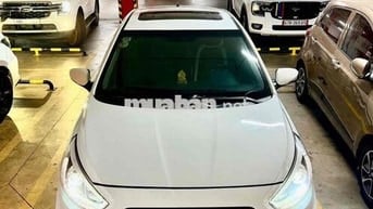 Hyundai Accent Hatchback Trắng 5 chỗ