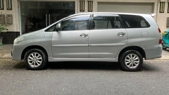 Gia đình bán xe Toyota Innova bản G số tự động SX 2014