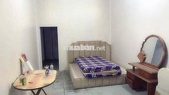 CHO THUÊ NHÀ  CẤP 4 PHỐ NGỌC THUỴ - Ô TÔ ĐỖ GẦN - NỘI THẤT CƠ BẢN