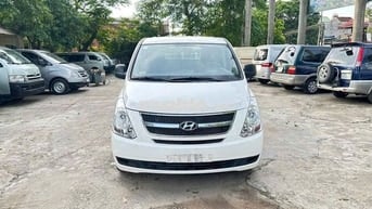 Hyundai Starex tải van 2015 số sàn Trắng
