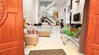 cho thuê nhà Thạnh xuân 22 sân ô tô 4 phòng ngủ 5wc sân thượng