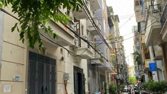 Cho thuê nhà nguyên căn 4 tầng khu phân lô tại Trung Kính ngõ Ô TÔ