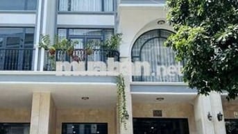 Cho thuê VP 75m2 chỉ 15tr, sẵn nội thất làm việc - Vạn Phúc City