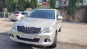 Toyota Hilux E 2012 Bạc 117.000 km
