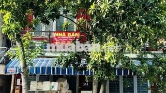 BÁN NHÀ MẶT PHỐ 200M HIẾM Ở QUẬN 7