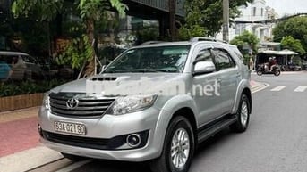 Toyota Fortuner 2014 Bạc 8 chỗ Dầu