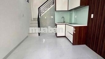 Ngay Âu Cơ, nhà 2 tầng, hẻm 3 gác thông thoáng, dọn vào ở ngay, giá 2.