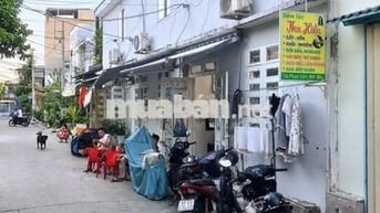 Nhà phố 2 tầng, mặt tiền hẻm 6m tại 387 Phạm Hữu Lầu. Có sổ hồng