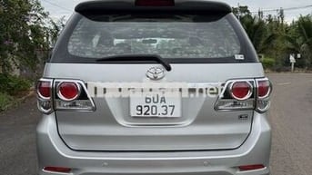 Toyota Fortuner 2015 Số sàn Bạc