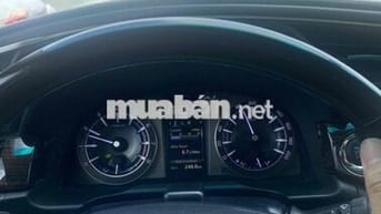 Toyota Innova V 7 chỗ tự động màu Đồng ánh kim