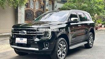 Ford Everest Titanium 4x2 2025 Đen 23.000 km