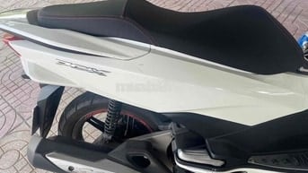 Honda PCX Trắng Xăng
