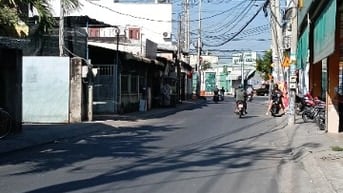 Bán Nhà Biệt Thự Sân Vườn MT Đường Nhựa 