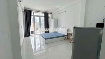 PHÒNG FULL NỘI THẤT | BAN CÔNG 50M2 | THANG MÁY | NGAY HÙNG VƯƠNG Q5