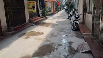 Cho thuê nhà ngõ 215 Trần Quốc Hoàn, 36m2 x 6 tầng - ô tô đậu cửa