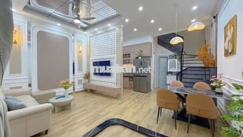  Nhà 3 tầng 4PN 4WC đẹp tại trung tâm thành phố