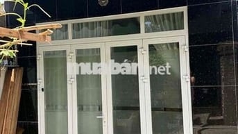 cần bán nhà mới xây được gần 4 năm