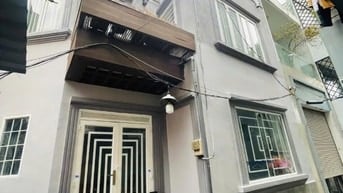 Hẻm xe hơi mini, cách Trường Sa 1 căn nhà, Ngang 6,85m, 2Tầng,giáp Q1