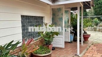 Nhà sân vườn trung tâm Đà Lạt, yên tĩnh sạch sẽ có chổ đậu xe ô tô