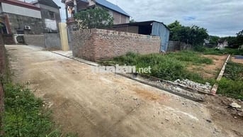 E TRAI CẦN BÁN GẤP LÔ ĐẤT 100M FULL THỔ CƯ GIÁ CHỈ 1TY450