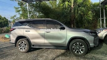 Toyota Fortuner Legender 2022 Bản cao cấp Xám
