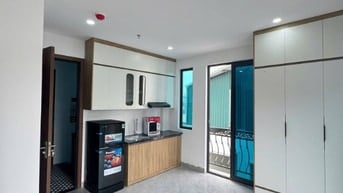 Cần bán nhà Lạc Long Quân 97m2, nhà dòng tiền, 7 tầng, ô tô ra vào