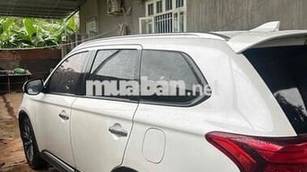 Mitsubishi Outlander 2.0 CVT 2021 Trắng 7 chỗ