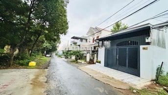 CHO THUÊ NHÀ - MẶT TIỀN ĐƯỜNG SĂM BRĂM - SAU LƯNG TRƯỜNG CAO ĐẲNG ĐẮK