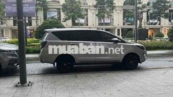 Toyota Innova E2.0 Xám