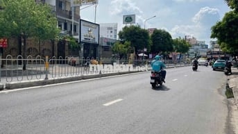 Bán nhà mặt tiền Nguyễn Sơn, chính chủ cần tiền bán gấp