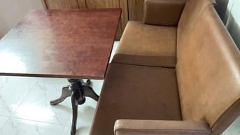 Tanh lý nhanh 2 bộ bàn ghế gỗ, còn tốt