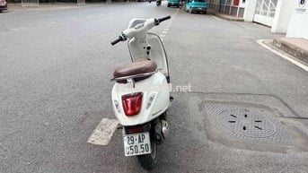 Piaggio Vespa Primavera 125 trắng
