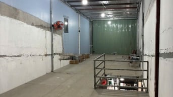 CĂN 1: CHO THUÊ KHO-XƯỞNG HẺM 8M(XT) MÃ LÒ, P.B.T.Đ, Q.BT, 20TR.
