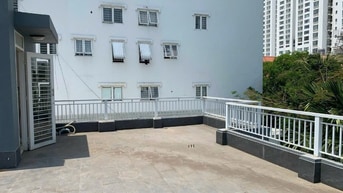 Toà nhà góc 2 MT Làng đại Học ABC , Phước Kiển . DT: 20x30 . Hầm 5,5L