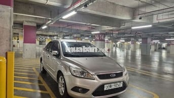 Ford Focus Ghia 2.0 Sedan bản full 2011 Vàng cát