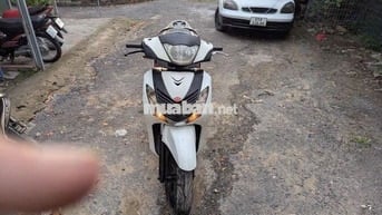 Honda Dylan lên áo SH Trắng