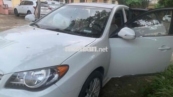 Hyundai Avante 2011 Số tự động Trắng