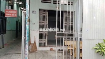Kiot trống, còn mới, cao 5.5 m, thoáng, rộng 32 m2