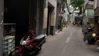 Cần bán nhà hẻm thông đường Lạc Long Quân F8 ở ngay giá 6,6 tỷ 