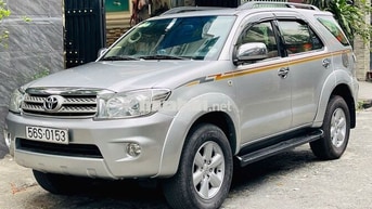 Fortuner máy dầu 2009 Số tay Bạc rất đẹp.
