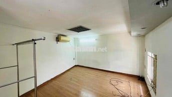 Nhà nguyên căn nho nhỏ ngay Nguyễn Gia Trí