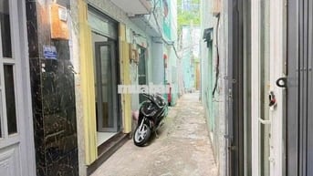 Gởi phí 40tr..Bán nhà Sổ riêng hoàn công..Ko quy hoạch,trung tâm Q.7..