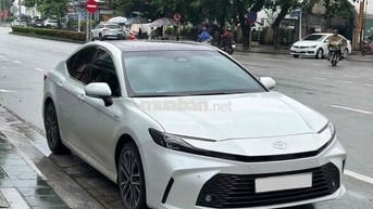 Toyota Hà Đông bán Camry 2.0Q 2025 Trắng 19000 km