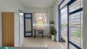 Phòng ban công 30m2 ngay mặt tiền Trần Xuân Soạn, gần cầu Kênh Tẻ,TDTU