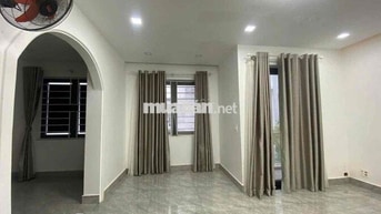 Cho thuê villa gói 2 mỹ gia đối diện sân bóng.