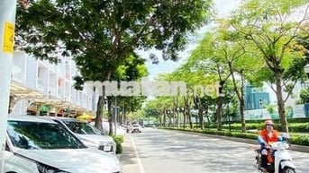 Văn phòng đẹp 80m2 MT Nguyễn Thị Nhung, Vạn Phúc giá chỉ 11tr