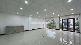 Cho thuê văn phòng 7x20 rộng rãi, ngăn kính lịch sự, có thang máy