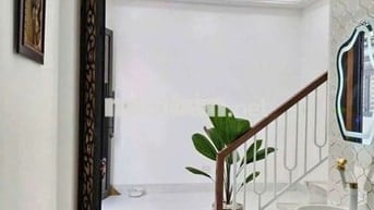 Nhà xe hơi đậu cửa quay đầu 
Có số nhà xây mới 100%Dt:3,5 ×8m5 2pn ng