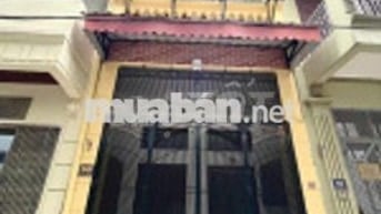 Cho thuê nhà ngõ 98 Hạ Yên Quyết, diện tích 45m2 x 3 tầng riêng biệt