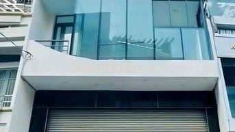 MẶT TIỀN ĐƯỜNG 3/2 NGANG 5M ỐP KÍNH - KHUÔN ĐẤT VUÔNG VỨC